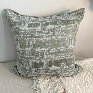 Frontgate Textured Large Accent Throw Pillow 26”x26”